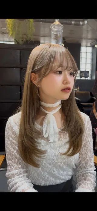 ミディアム ブリーチなしWカラー あずさのヘアスタイル