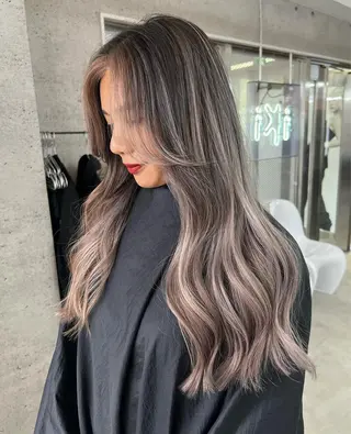 ロング アンナ🦋海外ヘア バレイヤージュのヘアスタイル