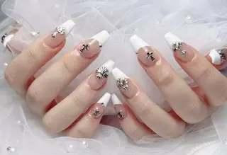 ネイル 長さ出しMORNAIL所属・長出し専門 パーツのネイルデザイン