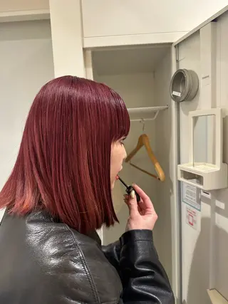 ミディアム カラー ヘアアレンジ タイトボブ個性派カラ ーAKANEのヘアスタイル