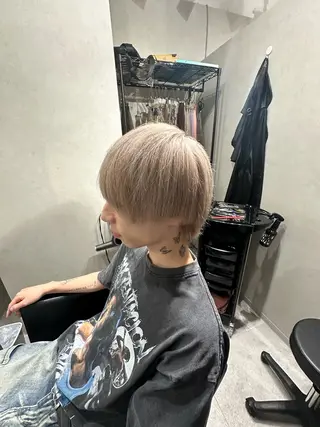 メンズ 奥本 侑 ハイトーン、髪質改善のヘアスタイル