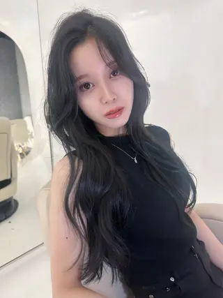 カラー RiA/髪質改善/ レイヤーカットのヘアスタイル