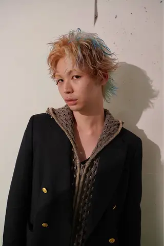 カラー ブリーチカラー🥣 デザインカラー🌈のヘアスタイル