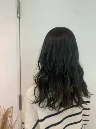 セミロング 室谷 ゆりあのヘアスタイル