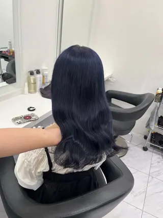 セミロング 寒色＆ブリーチ特化 寒色MiOのヘアスタイル