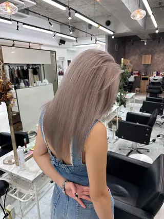 カラー 💎艶々ハイトーン MOE💍🤍のヘアスタイル