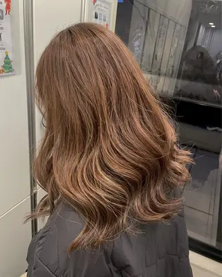 セミロング カラー 透明感/ハイトーン ／暖色カラー🍓のヘアスタイル