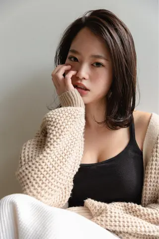 ミディアム カラー robe所属・ツジガキ ユウスケのヘアスタイル