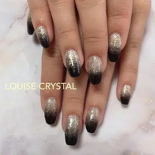 ネイル LOUISE CRYSTALのネイルデザイン