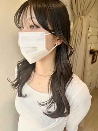 ロング 勝野 優佳のヘアスタイル