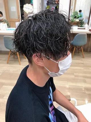 メンズ ファミールヘア所属・メンズパーマ波巻き 🌳大森悠登🌳のヘアスタイル
