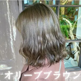ミディアム カラー 川越 輝梨奈のヘアスタイル