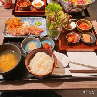 マツエク・マツパ sara 荒井店のヘアスタイル