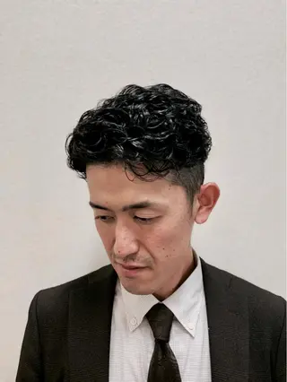 ミディアム パーマ メンズ HIROGINZA ヒロ銀座 青山所属・マツオ リュウホウ🐉のヘアスタイル