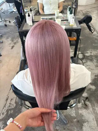 ミディアム カラー HIKARI🐈‍⬛ ハイトーン×デザインのヘアスタイル