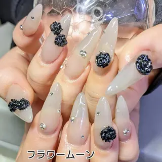 ネイル フラワー ムーンのネイルデザイン