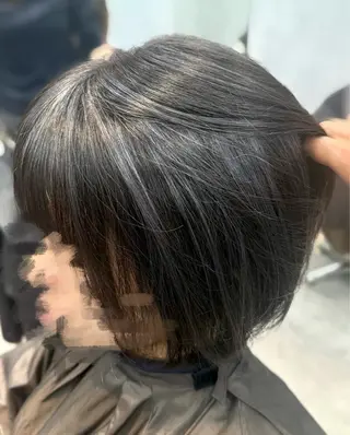 ショート カラー Nene 🪽🤍推しカラーのヘアスタイル