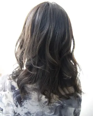 セミロング カラー fio マナミのヘアスタイル