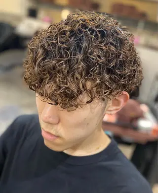 ミディアム パーマ メンズ move所属・⭐️エクステ指名 No.1⭐️高頭のヘアスタイル