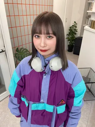 ミディアム カラー ブリーチ/グレージュ 🎀momo🎀のヘアスタイル