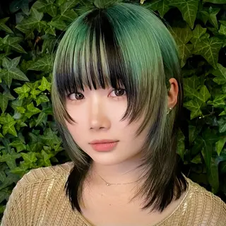 ミディアム ウルフ/レイヤー/ ブリーチカラーのヘアスタイル