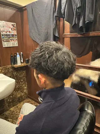 ミディアム パーマ メンズ HIRO GINZA barber shop 横浜店所属・ヒロ銀座　無料 フェード　細内のヘアスタイル