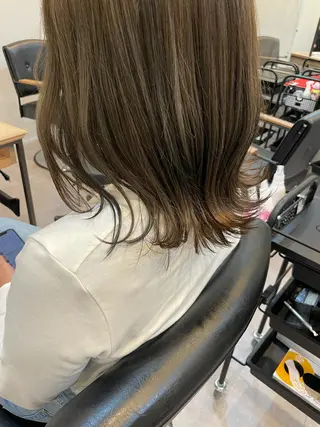 ミディアム カラー akane .のヘアスタイル