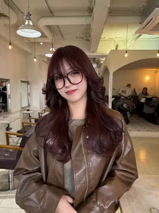 ロング Maho/海外 レイヤー/ハイトーンのヘアスタイル