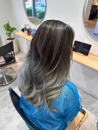 ミディアム Re'makes所属・白岩 良子のヘアスタイル