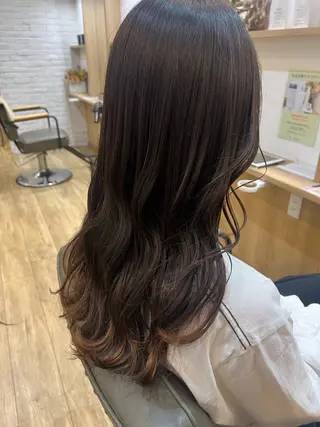 ロング 高辻 日菜のヘアスタイル