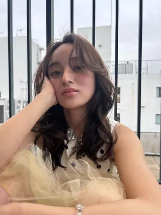 セミロング ウシロダ メグミのヘアスタイル