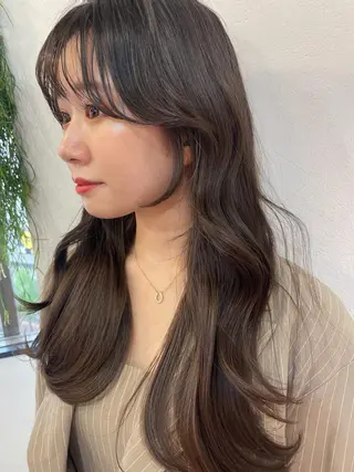 ロング レイヤーカット、 大人可愛い　中村美羅のヘアスタイル