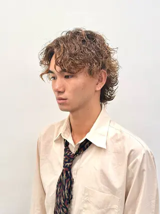 ミディアム パーマ ヘアアレンジ メンズ 顔まわりカット の達人のヘアスタイル