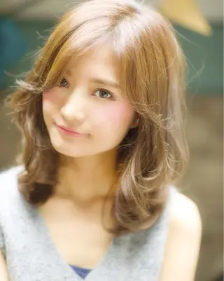 セミロング 代表山口ひな 髪質改善のプロのヘアスタイル