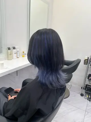 セミロング 寒色＆ブリーチ特化 寒色MiOのヘアスタイル