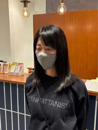 セミロング 吉田 絢音のヘアスタイル