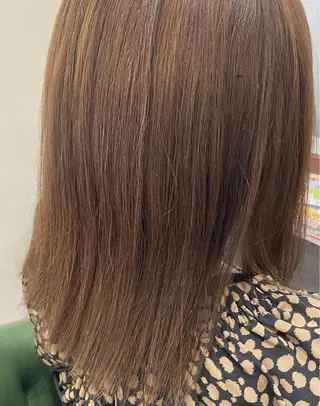 カラー 𝒇𝒍𝒂𝒕/ 𝐇𝐈𝐍𝐀のヘアスタイル