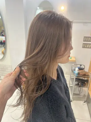 ロング 🍂透明感ベージュ カラー🍂森部杏菜のヘアスタイル