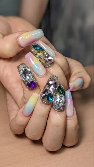 ミディアム ネイル フラワー ムーンのネイルデザイン