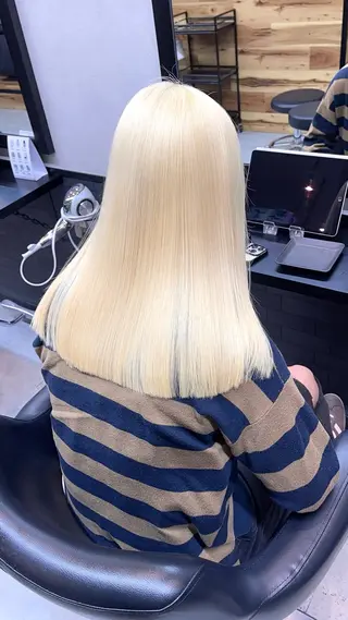 セミロング カラー 泉水 彩希のヘアスタイル