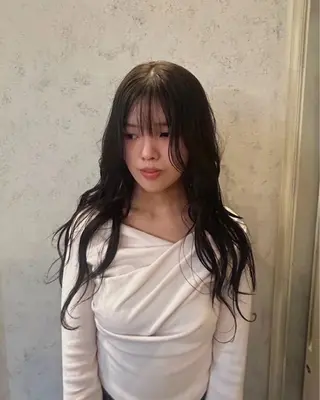 ロング lanugo サヤカのヘアスタイル