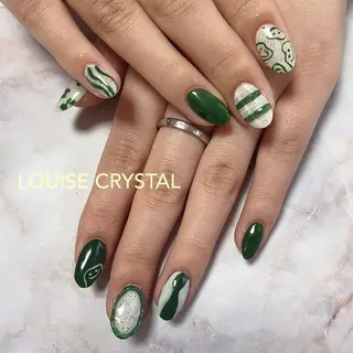 ネイル LOUISE CRYSTALのネイルデザイン