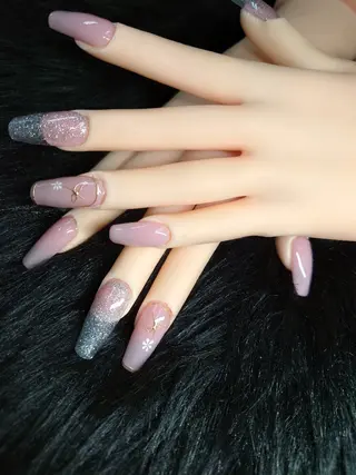 ネイル White  Se7enのネイルデザイン