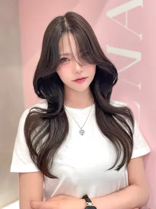 ロング 𝑿𝑬𝑵𝑨 𝐿𝑈𝑁𝐴のヘアスタイル