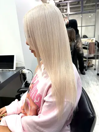 ロング カラー W-TOKYO所属・ハイトーン/艶カラー 𝐧𝐨𝐚のヘアスタイル