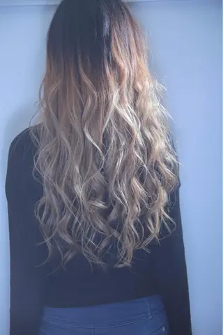 ロング 伊藤 裕貴のヘアスタイル