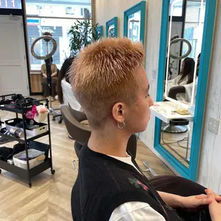 ショート カラー 髪質改善 ブリーチ fiti横須賀中央のヘアスタイル