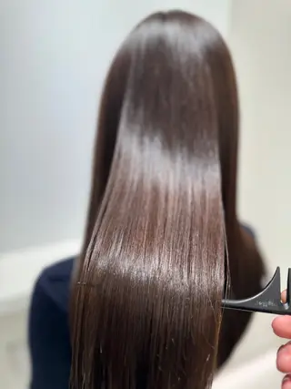 ロング ヨシカイ シンゴのヘアスタイル