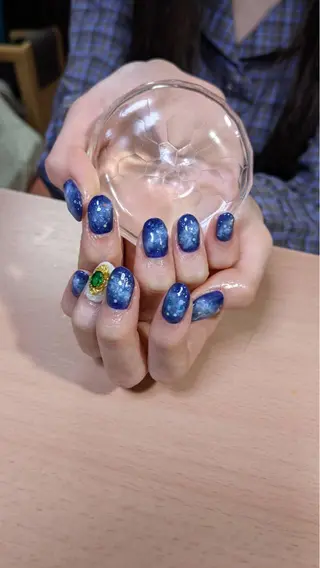 ショート ネイル フラワー ムーンのネイルデザイン