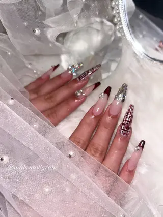 ネイル 𝐍𝐚𝐢𝐥 𝐬𝐚𝐥𝐨𝐧 𝐤𝐢𝐭𝐭𝐲所属・日妻 詩葉のネイルデザイン